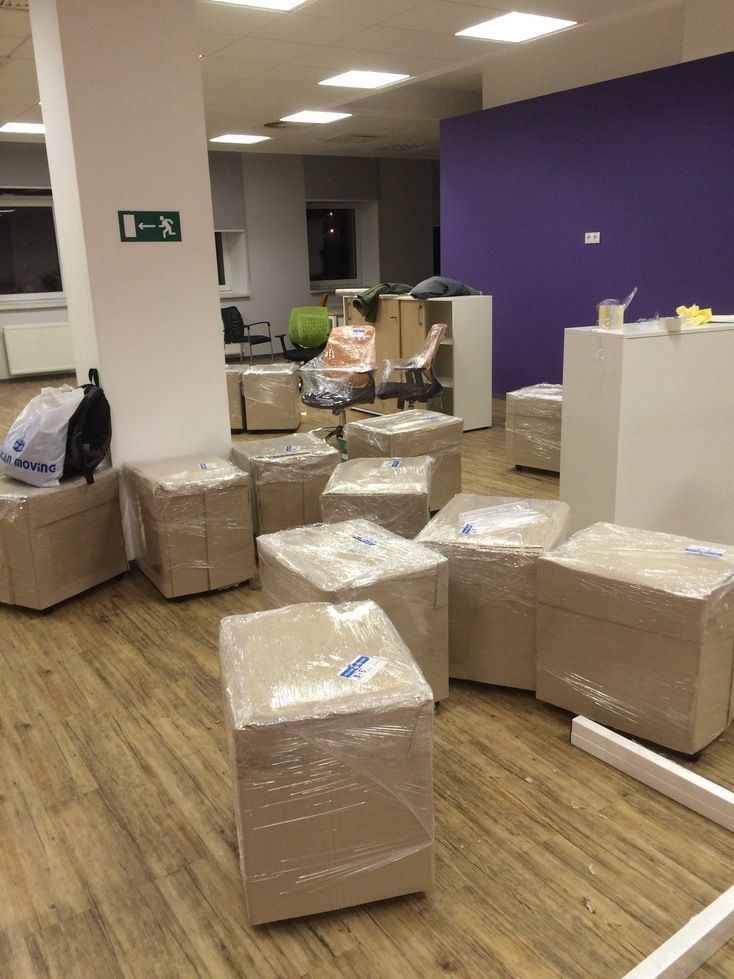 alt="Packed boxes in an office ready to be moved"